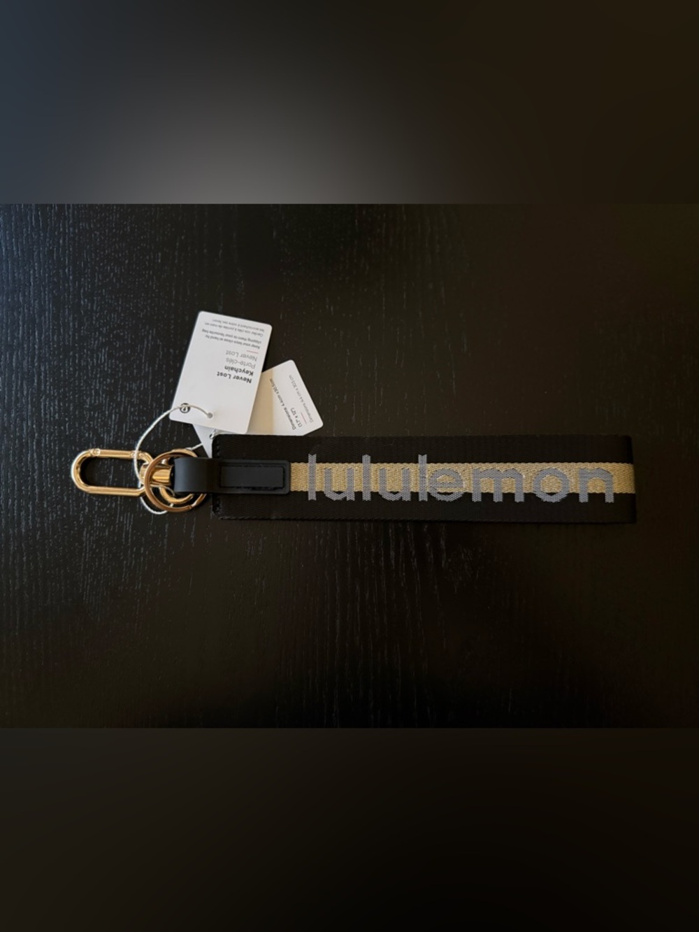Lululemon Never Lost Keychain 🖤💛